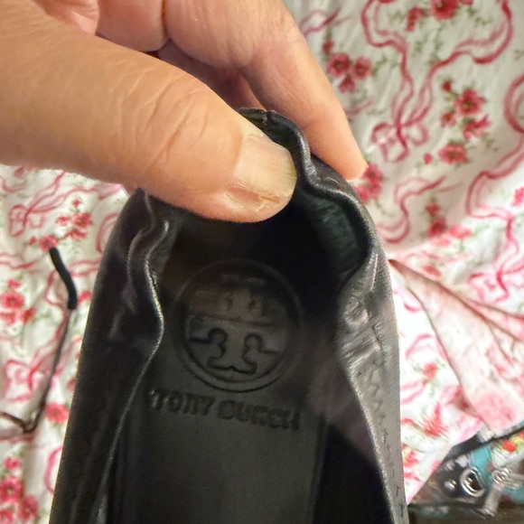 Tory Burch Black Flats Size 7 leather shoes - Picture 2 of 4